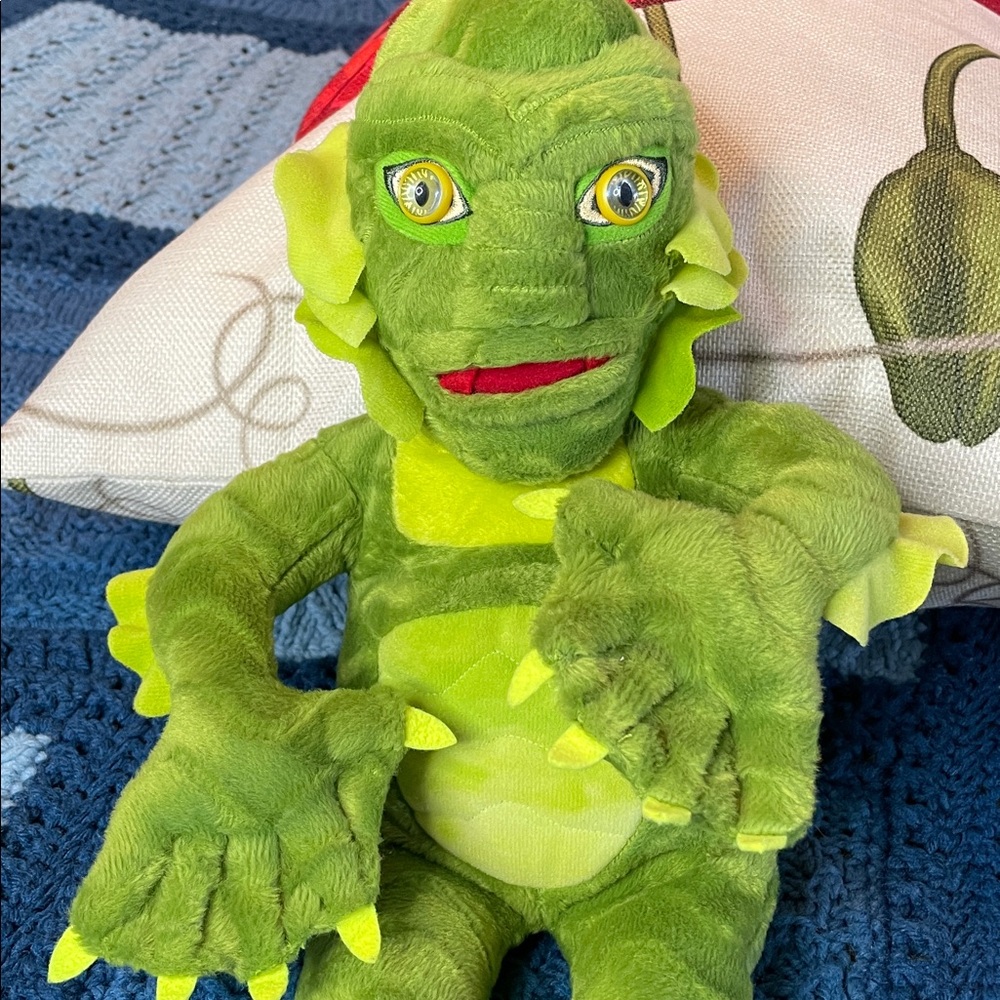 Creature From The Black Lagoon! 16” EUC. Two-toned Green Plush - Picture 5 of 8